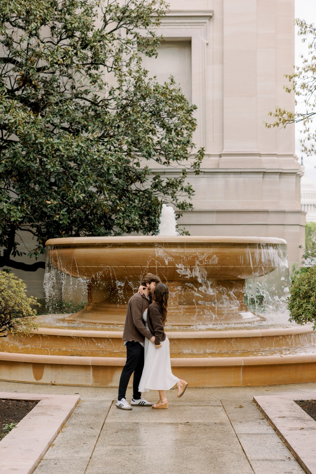 Couple kissing by the fountain at the National Gallery of Art, Washington DC by Kevin Socola Films
